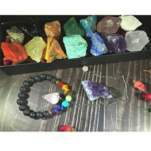 Chakra Therapy Collection Crystal Kit & Bracelet - Picture 4 of 5